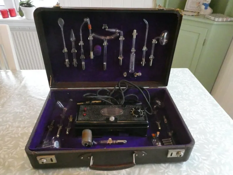 Tradera Medicinska Prylar<HÖGFREKVENSAPPARATEN INNERVA FRÅN FIRMA B. HOLMSTRÖM ELEKTROMEDICINSKA APPARATER