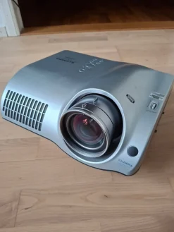 Tradera Hitachi Illumina PJ-TX100 LCD-projektor^ Projektorer