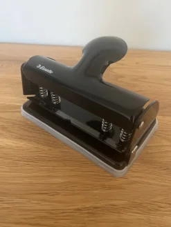 Tradera Affärsverksamhet<Hålslag Esselte