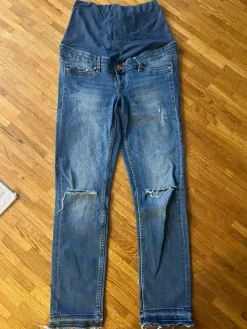 Tradera H&M blå jeans, storlek 36^ Mammakläder