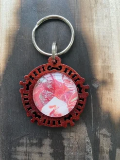 Tradera Hänge i trä med glascabochon^ Accessoarer