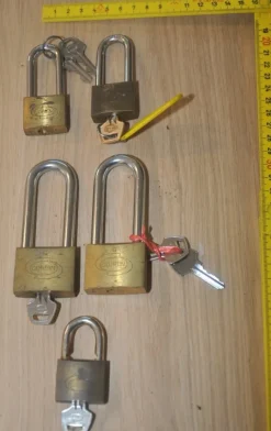 Tradera Hänglås med lång bygel> Lås & Larm