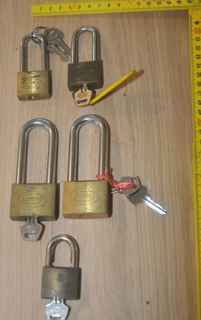 Tradera Hänglås med lång bygel> Lås & Larm