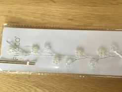 Tradera Hårsmycke- Skir ” silverfärgad” metalltråd med vita pärlor och klara pärlor> Bröllopsaccessoarer