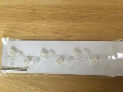 Tradera Hårsmycke- Skir ” silverfärgad” metalltråd med vita pärlor och klara pärlor> Bröllopsaccessoarer