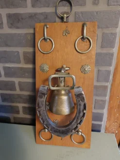 Tradera Häst, hästsko, klocka, bjällra.> Kuriosa