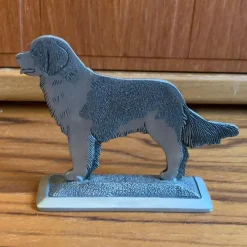 Tradera Hund i tenn/tennhund , signerad: A.R.Ottosson tenn Älmhult Sweden E 10> Tenn & Mässing