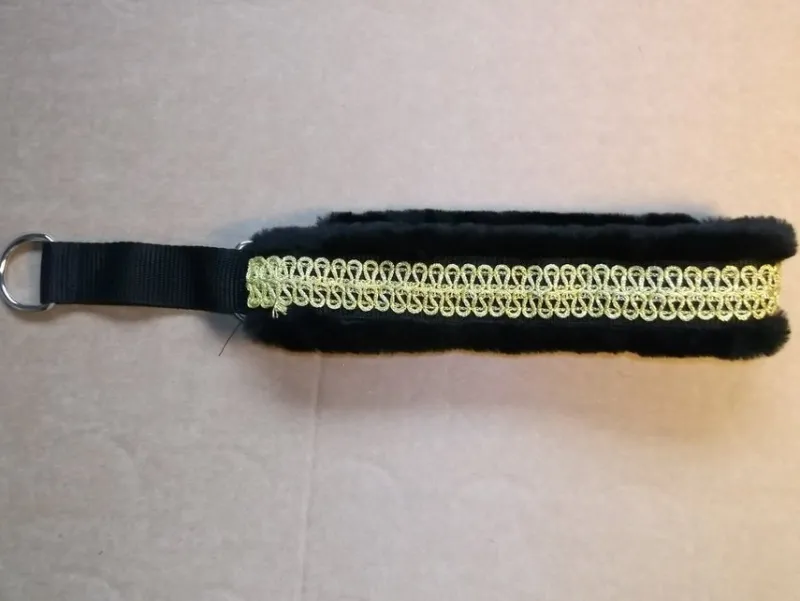 Tradera Husdjurstillbehör<Hundhalsband halvstryp 52-60 cm svart mjuk fleece svart band guld broderier Ny