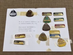 Tradera Kuriosa<HUNDSKATTEMÄRKEN FRÅN OSKARSHAMN, 14 st