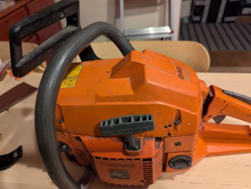 Tradera Trädgårdsmaskiner<Husqvarna 242XPG motorsåg