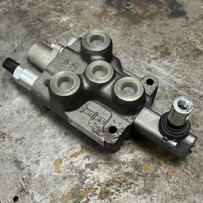 Tradera Hydraulventil^ Jordbruksmaskiner