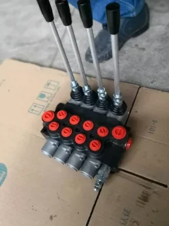 Tradera Hydraulventil / ventilpaket 4 spakars, nytt & oanvänt, FRI FRAKT.^ Jordbruksmaskiner