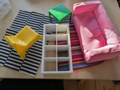 Tradera Ikea Lekset med soffa, bord, stol och hyllor> Övriga Leksaker