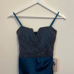 Tradera Infiniy Paris mörk teal/turkos klänning^ Damkläder