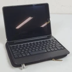 Tradera Surfplattor<Ipad med tangentbord - iOS11 - Model A1566 - Apple - Surfplatta