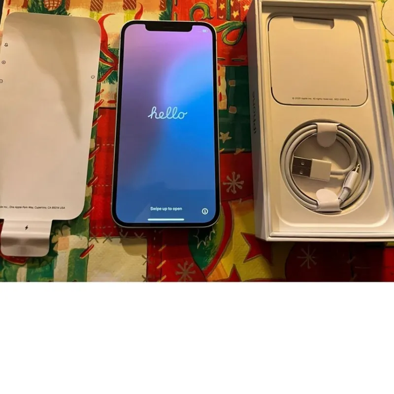 Tradera Mobiltelefoner<iPhone 12, 128 GB, Grön, MGJF3QN/A, A2403. Har en liten defekt, se beskrivning.