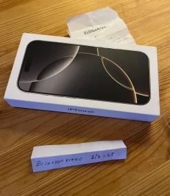 Tradera Mobiltelefoner<iPhone 16 Pro Natural Titanium *Nyskick/Garanti 1 år/Kvitto/OLÅST* 1KR UTROP!