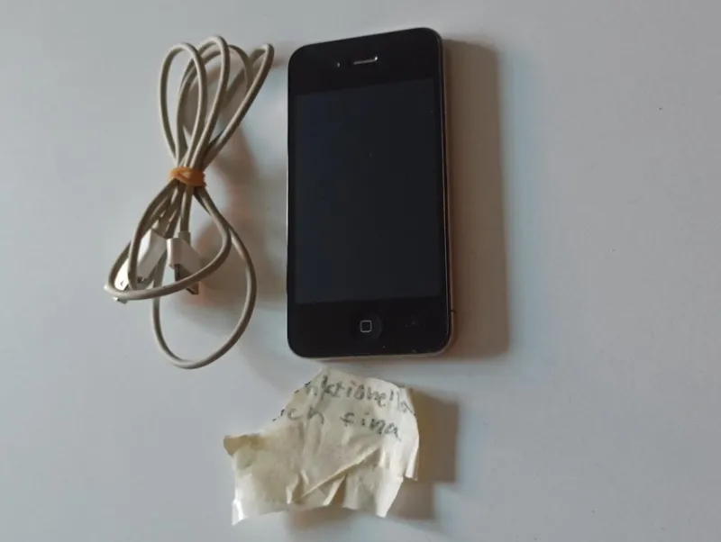 Tradera Mobiltelefoner<iPhone Apple A1332 4 Funkar!