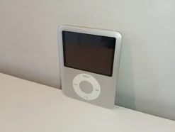 Tradera iPod - A1236 - 4GB - Deffekt^ Mp3 & Mp4-spelare