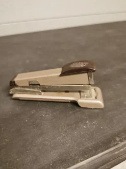 Tradera Affärsverksamhet<Isaberg Häftapparat, junior, Rapid, HESTRA Sweden, vintage, retro