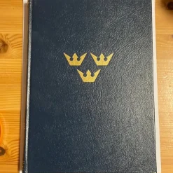 Tradera Sportmemorabilia<Ishockey 1974 - En presentation av säsongens svenska och internationella