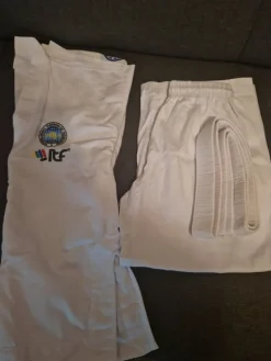 Tradera Kampsport<ITF Taekwondo dobok kläder strl 140