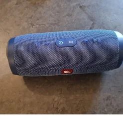 Tradera JBL Charge 3 - obs skorrar^ Högtalare