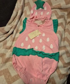 Tradera Jordgubbe dräkt med mössa stl 90> Maskeradkläder