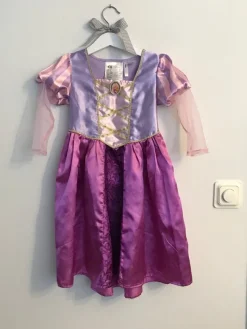 Tradera Jättesöt Rapunzel / prinsessklänning från HM i strl 104> Maskeradkläder