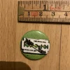 Tradera JUDAS PRIEST - SHAVING BLADE - KNAPP / BUTTON - NÅL / PIN - FRÅN 1980 TALET^ Merchandise