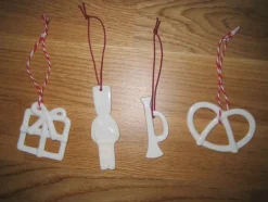 Tradera JULDEKORATION JULGRANSPYNT 4 st vita i porslin keramik> Högtider