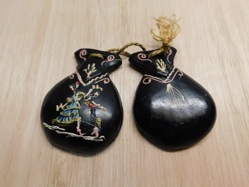 Tradera Kastanjetter Vintage Spanien Målade Kastanjetter Låter riktigt bra nr 2^ Musikinstrument