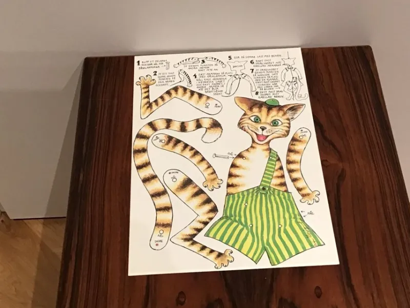 Tradera Kuriosa<Katten Findus- DIY- sprattelgubbe i A4 format- vykort NYTT