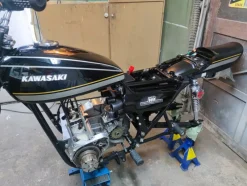 Tradera Kawasaki Z1 900 body kit.^ Motorcyklar & Delar