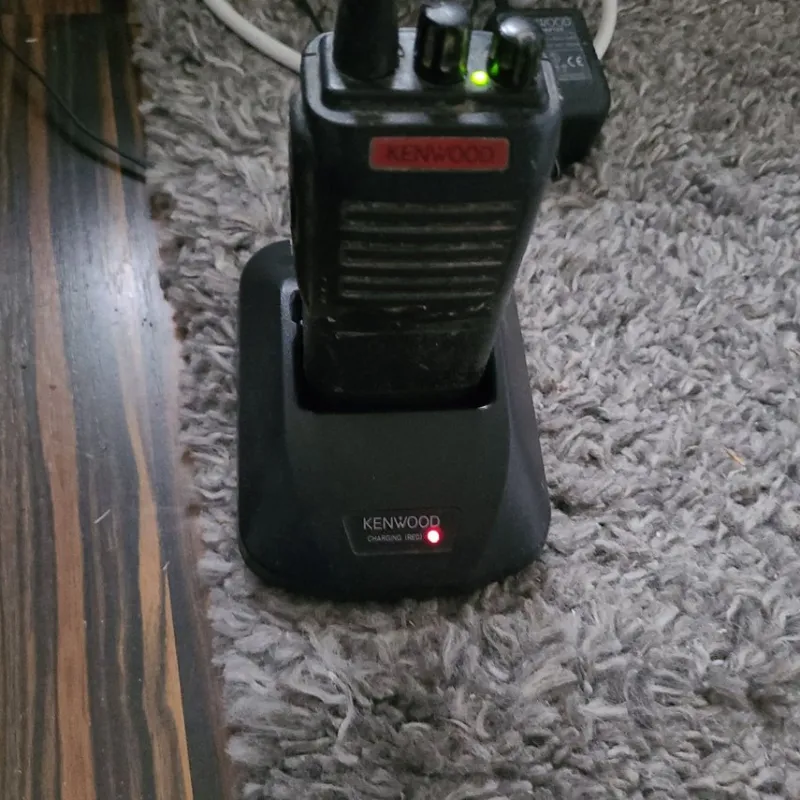 Tradera Kennwood TK-361 med bordsladdare^ Amatörradio