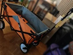 Tradera Trädgårdsredskap<80kg kapacitet vikbar vagn med 4st 360° svängbara hjul och justerbart handtag