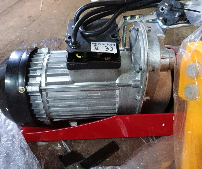 Tradera 600kg 1150W elektrisk lyftanordning,säker design,enkel installation,99% ny skick> Maskiner