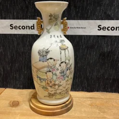 Tradera Kina ? Vas i porslin ca 29 cm hög ser ut att vara målad för hand.> Orientalisk Konst & Porslin