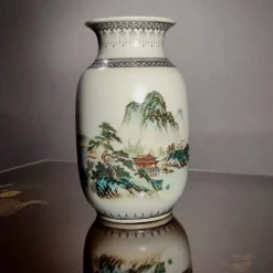 Tradera KINA , Vas med flodscen och skrift , märkt> Orientalisk Konst & Porslin