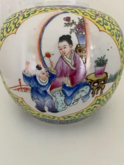 Tradera Kinesisk lockurna/vas utan lock.> Orientalisk Konst & Porslin