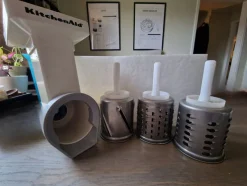 Tradera KitchenAid tillbehör för riva och skära^ Hushållsmaskiner