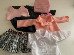 Tradera KLÄDER TILL DOCKOR.> Dockskåp & Dockor