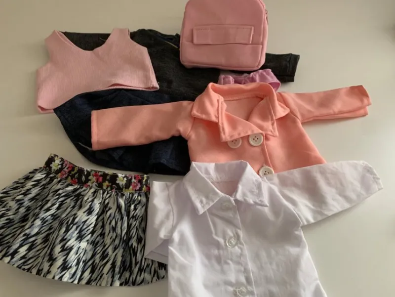 Tradera KLÄDER TILL DOCKOR.> Dockskåp & Dockor