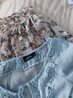 Tradera klädpaket av 2 blus i fint skick^ Damkläder