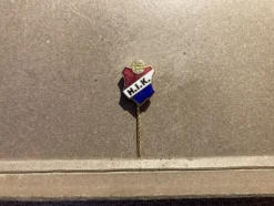 Tradera Pins & Nålar<Klubbnål Hablingbo IK, Gotland