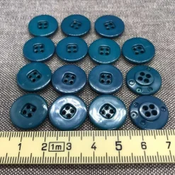 Tradera Knappar, knapp, plast, 4 hål, blå, petrol, 15 st, 17 mm, färgskiftningar^ Sömnad & Stickning