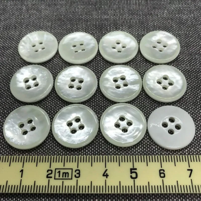 Tradera Knappar, knapp, plast, vit, pärlemorliknande, 4 hål, 12 st, 19 mm^ Sömnad & Stickning