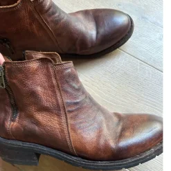 Tradera Damskor<Kängor boots Chelsea skor Bubetti läder strl 39