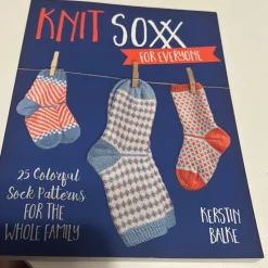 Tradera Knit Socks for Everyone - 25 färgglada sockmönster för hela familjen av Kerstin> Handarbete