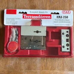 Tradera Komplett låssats Fas, för altan-, terrassdörr. Oanvänt> Lås & Larm